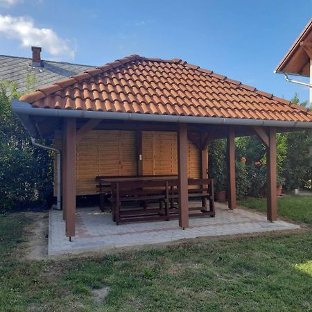 Nora Apartman Balatonlelle Luaran gambar